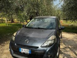 Grigio Usata 2009 Renault Clio III Tre volumi | 3000 € (Buon prezzo)