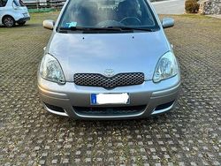 Grigio Usata 2003 Toyota Yaris Due volumi | 2500 € (Buon prezzo)