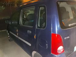 Blu Usata 2001 Opel Agila Due volumi | 1400 € (Buon prezzo)
