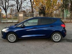 Blu Usata 2017 Ford Fiesta Tre volumi | 8900 € (Buon prezzo)