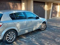Grigio Usata 2007 Opel Astra Tre volumi | 1500 € (Buon prezzo)