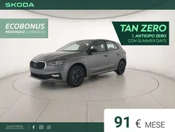 Grigio graphite metallizzato Nuova 2025 Skoda Fabia Tre volumi | 17.300 € (Super prezzo)