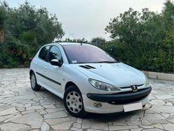 Bianco Usata 2003 Peugeot 206 Due volumi | 1800 € (Molto cara)