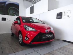 Rosso Usata 2019 Toyota Yaris Hybrid Active Tre volumi | 13.900 € (Buon prezzo)
