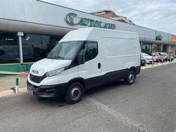 Bianco pastello Usata 2021 Iveco Daily Tre volumi | 17.950 € (Super prezzo)