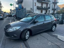 Grigio Usata 2012 Ford Focus Tre volumi | 6499 €