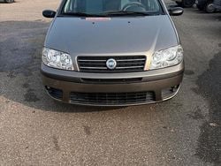 Marrone Usata 2006 Fiat Punto Active Tre volumi | 2800 € (Molto cara)