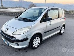 Grigio Usata 2006 Peugeot 1007 Monovolume | 800 € (Super prezzo)