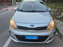 Grigio Usata 2017 Kia Rio Tre volumi | 7400 € (Ottimo prezzo)