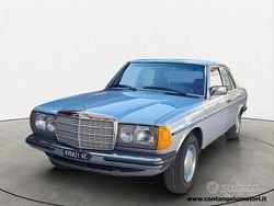 Azzurro Usata 1981 Mercedes 200 Tre volumi | 9500 €