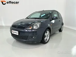 Grigio scuro Usata 2006 Ford Fiesta Ghia Due volumi | 2200 € (Buon prezzo)