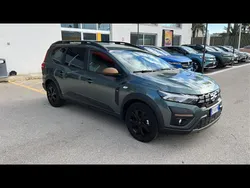 Verde Usata 2024 Dacia Jogger Extreme Monovolume | 21.900 € (Ottimo prezzo)