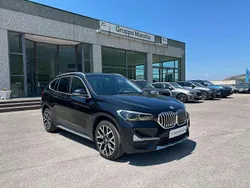 Blacksapphire metallic Usata 2021 BMW X1 xLine SUV | 26.990 € (Cara)