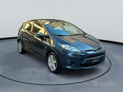Grigio Usata 2011 Ford Fiesta Titanium Due volumi | 4500 € (Buon prezzo)