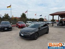 Grigio Usata 2023 VW Golf VIII Style Tre volumi | 24.700 € (Ottimo prezzo)