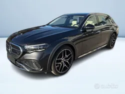 Grigio Nuova 2025 Mercedes E300 Premium Tre volumi | 90.100 € (Buon prezzo)