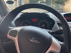 Grigio Usata 2010 Ford Fiesta Due volumi | 3300 € (Buon prezzo)