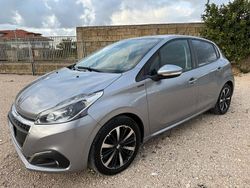 Grigio Usata 2019 Peugeot 208 Signature Sky Due volumi | 9500 € (Ottimo prezzo)