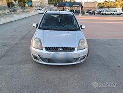 Grigio Usata 2007 Ford Fiesta Due volumi | 1800 € (Buon prezzo)
