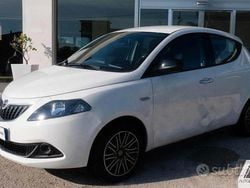 Bianco Usata 2023 Lancia Ypsilon Gold Due volumi | 13.900 € (Cara)
