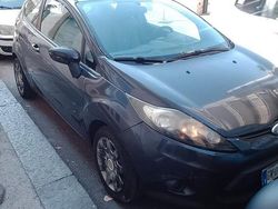 Grigio Usata 2009 Ford Fiesta Due volumi | 1500 € (Super prezzo)