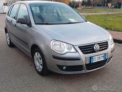 Grigio Usata 2008 VW Polo Comfortline Tre volumi | 3700 € (Buon prezzo)