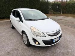 Bianco Usata 2012 Opel Corsa Tre volumi | 2800 € (Buon prezzo)