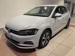 Argento Usata 2017 VW Polo Comfortline Tre volumi | 10.900 € (Buon prezzo)