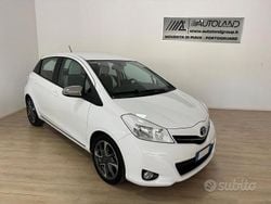Bianco Usata 2013 Toyota Yaris Tre volumi | 7900 € (Buon prezzo)
