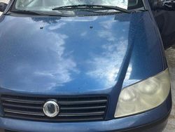 Blu Usata 2004 Fiat Punto Tre volumi | 700 €