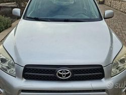 Grigio Usata 2007 Toyota RAV4 SUV | 5000 €