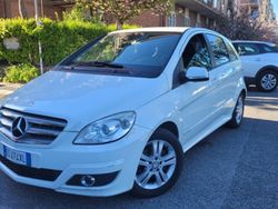 Bianco Usata 2011 Mercedes B180 Monovolume | 3800 € (Buon prezzo)