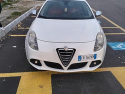 Bianco Usata 2011 Alfa Romeo Giulietta Tre volumi | 5000 € (Cara)