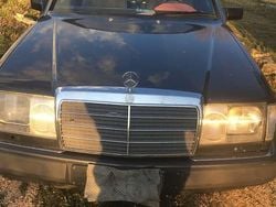 Usata 1985 Mercedes E250 Tre volumi | 6500 €