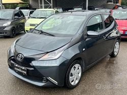 Grigio Usata 2016 Toyota Aygo Due volumi | 7800 € (Buon prezzo)