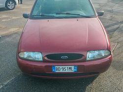 Rosso Usata 1999 Ford Fiesta Tre volumi | 2100 € (Molto cara)