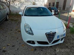 Bianco Usata 2013 Alfa Romeo Giulietta Distinctive Tre volumi | 5300 € (Buon prezzo)