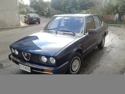 Blu/azzurro(met.) Usata 1983 Alfa Romeo Alfetta Quadrifoglio Tre volumi | 6500 €