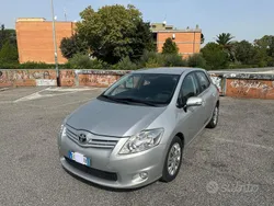 Bianco Usata 2010 Toyota Auris Basis Tre volumi | 8600 € (Buon prezzo)