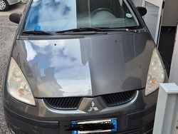 Grigio Usata 2004 Mitsubishi Colt Tre volumi | 2500 €