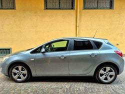 Grigio Usata 2010 Opel Astra Cosmo Tre volumi | 3500 € (Buon prezzo)