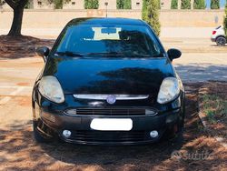 Nero Usata 2010 Fiat Punto Lounge Due volumi | 5300 € (Cara)