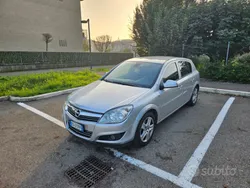 Usata 2010 Opel Astra Tre volumi | 4800 € (Cara)