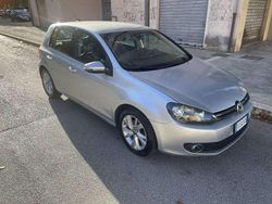 Grigio Usata 2010 VW Golf VI Highline Tre volumi | 4000 € (Super prezzo)
