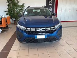 Blu Usata 2023 Dacia Sandero Essentiel Tre volumi | 11.990 € (Buon prezzo)