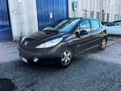 Nero Usata 2009 Peugeot 207 Tre volumi | 2490 € (Ottimo prezzo)