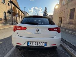 Bianco Usata 2015 Alfa Romeo Giulietta Due volumi | 7500 € (Buon prezzo)
