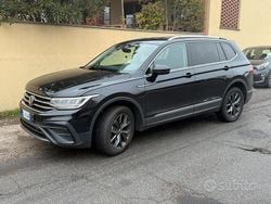 Nero Usata 2023 VW Tiguan Allspace SUV | 25.500 €