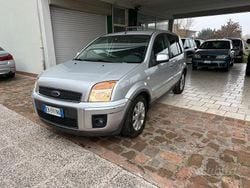 Grigio Usata 2010 Ford Fusion Tre volumi | 2500 € (Buon prezzo)
