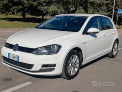 Bianco Usata 2015 VW Golf Comfortline Tre volumi | 10.990 € (Buon prezzo)